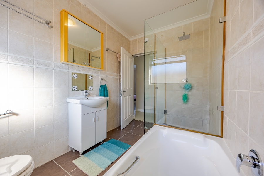 4 Bedroom Property for Sale in Flamingo Vlei Western Cape